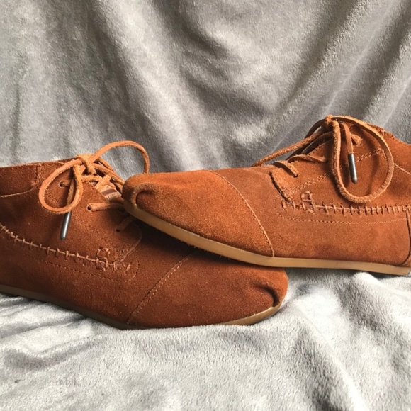 Toms Shoes - Toms Suede Moccasin Booties Size W8